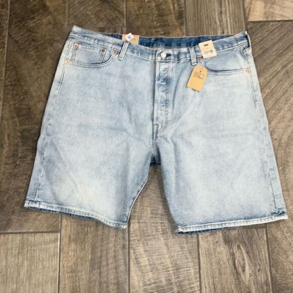 Nwt Levi’s 501 light wash jean shorts - Picture 1 of 2
